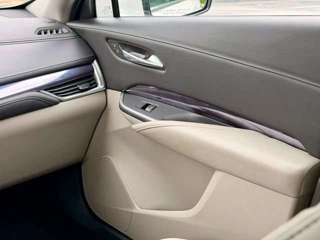 2022 Cadillac XT4 Luxury