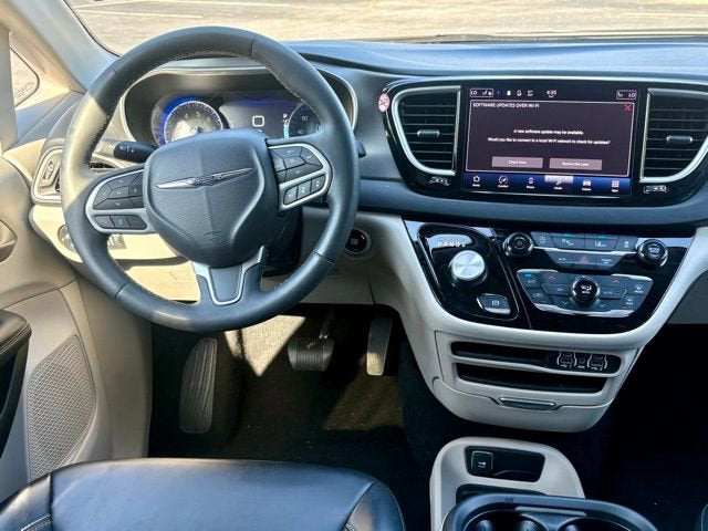 2023 Chrysler PACIFICA Base