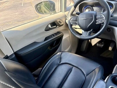2023 Chrysler PACIFICA Base