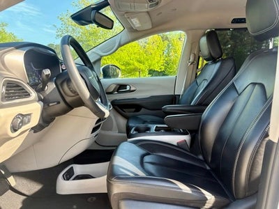 2023 Chrysler PACIFICA Base