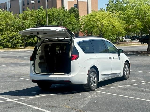 2023 Chrysler PACIFICA Base