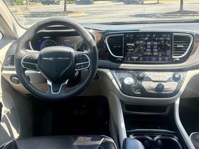 2023 Chrysler PACIFICA Base