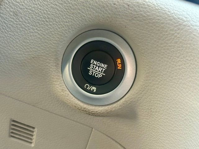 2023 Chrysler PACIFICA Base