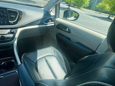 2023 Chrysler PACIFICA Base