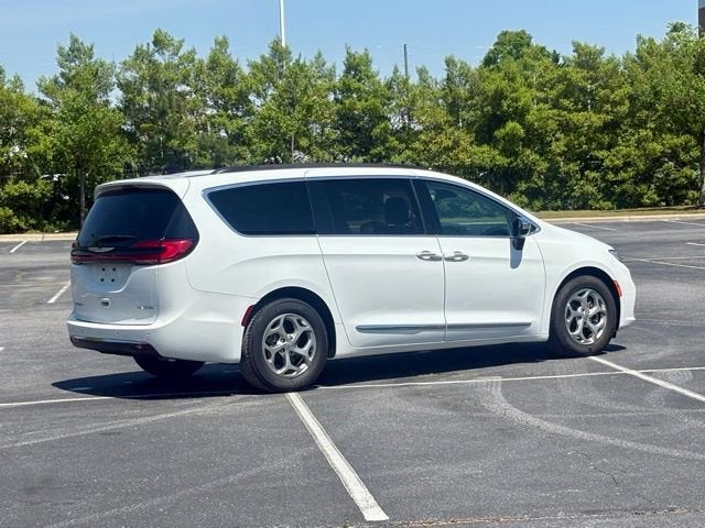 2023 Chrysler PACIFICA Base