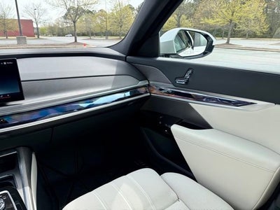 2025 BMW 7 Series 740i